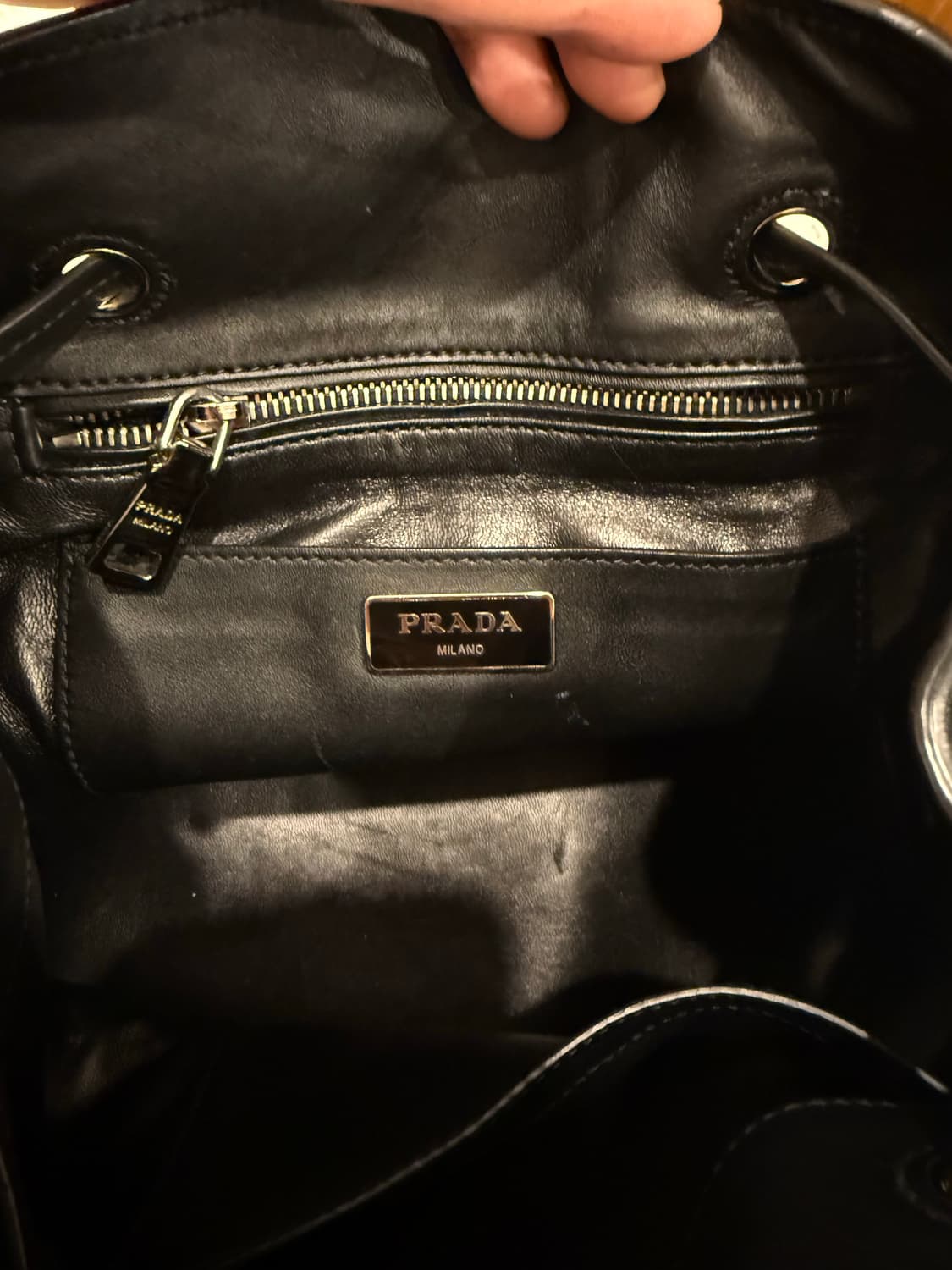 PRADA BR5069 블랙 레더 버킷 테슬 토트백 상품이미지10