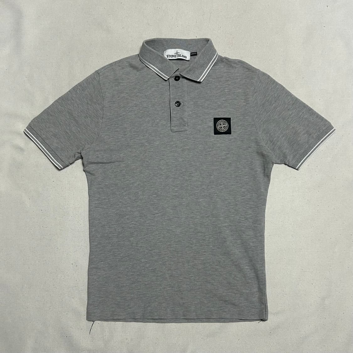 S 스톤아일랜드 슬림핏 그레이 카라 반팔티 상품이미지2