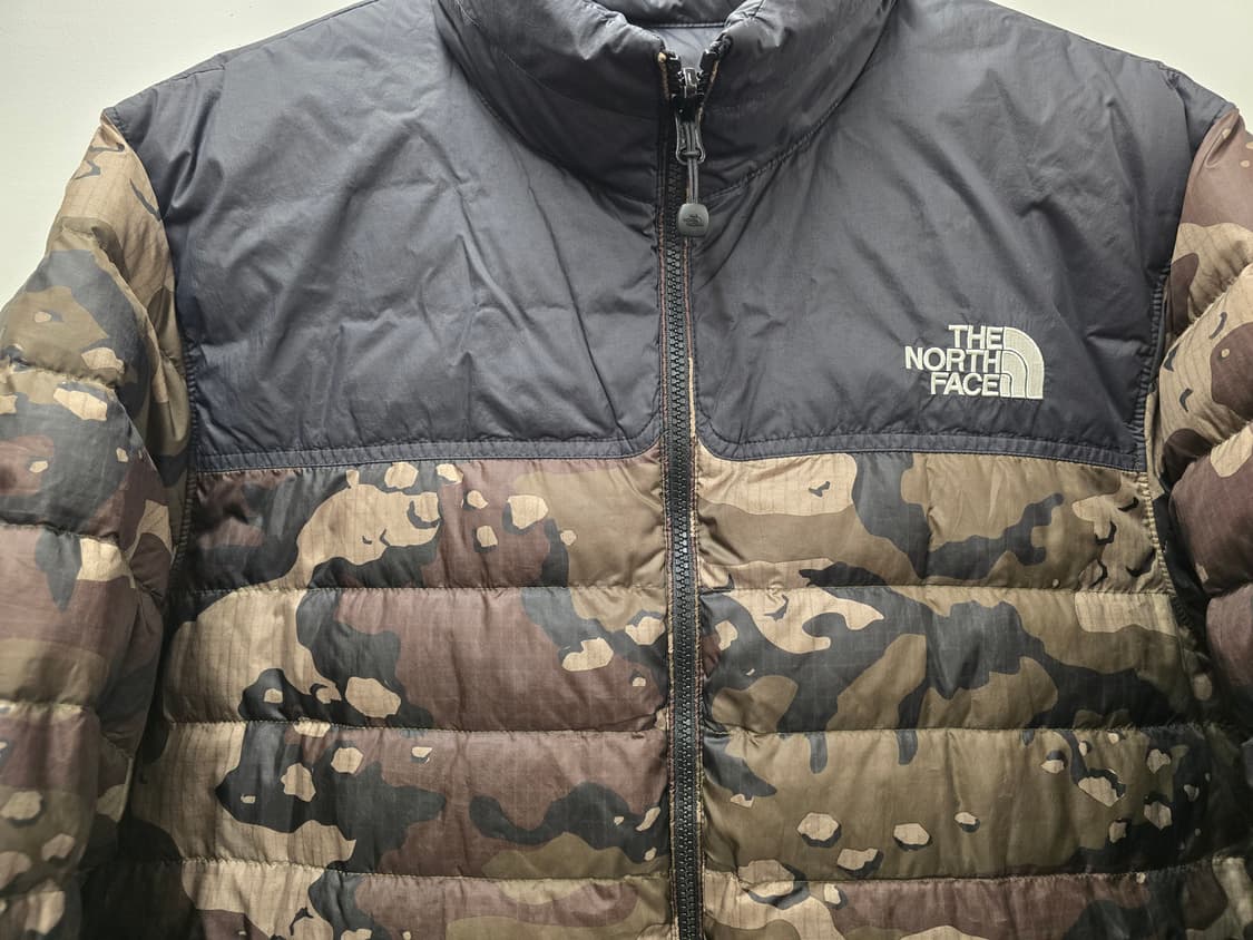 노스페이스 카모플라쥬 리버시블  양면 구스경량패딩.   싸이즈 105~1 상품이미지2