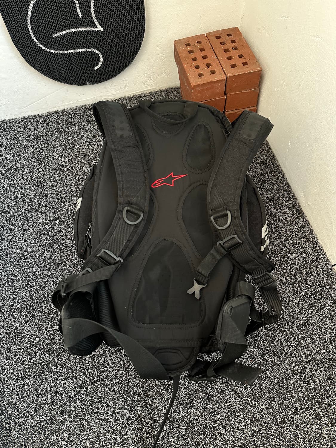 알파인스타 헬멧 백팩 블랙 상품이미지9