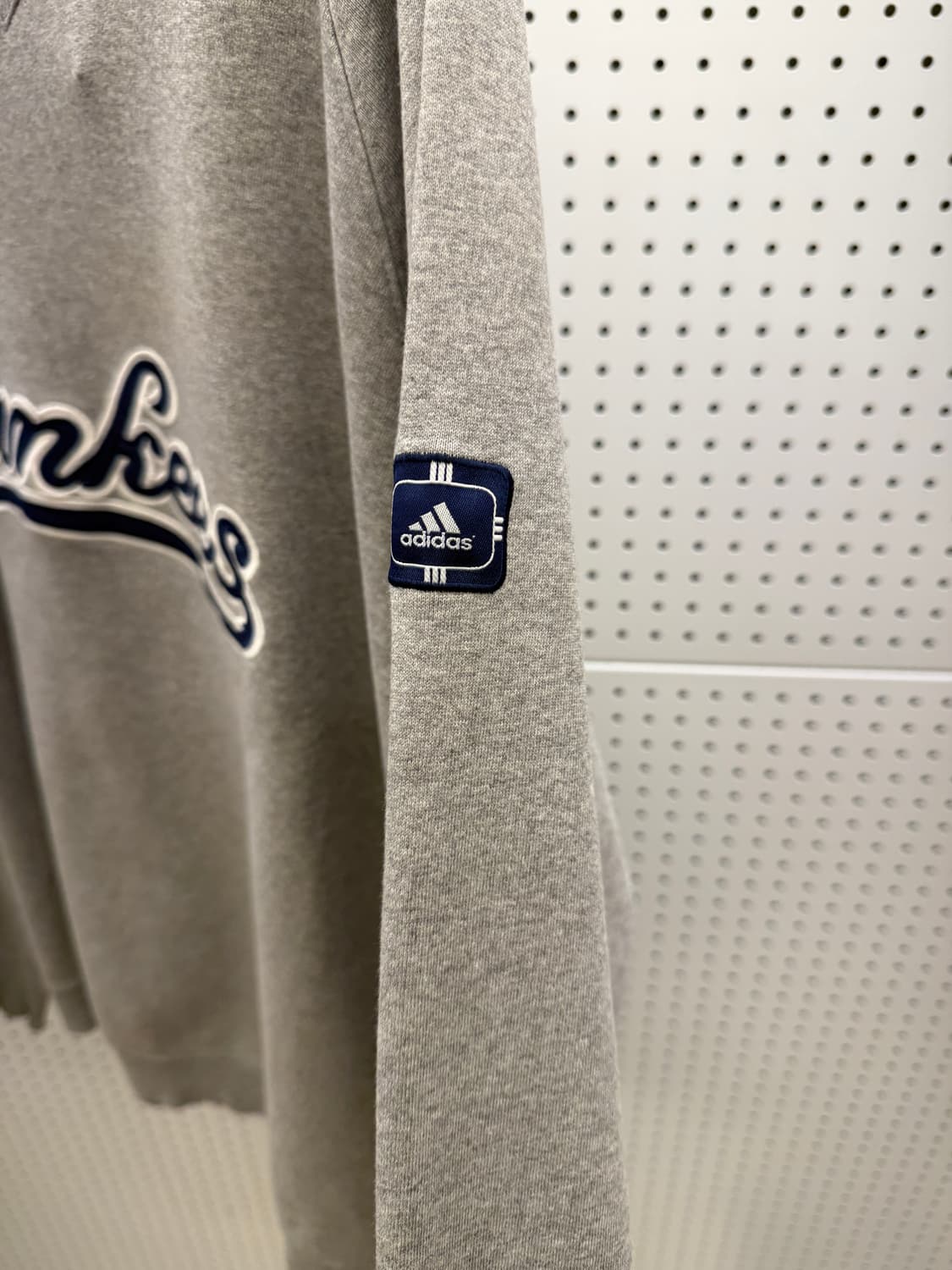 아디다스 뉴욕 양키스 로고 맨투맨 그레이 U1631 상품이미지6