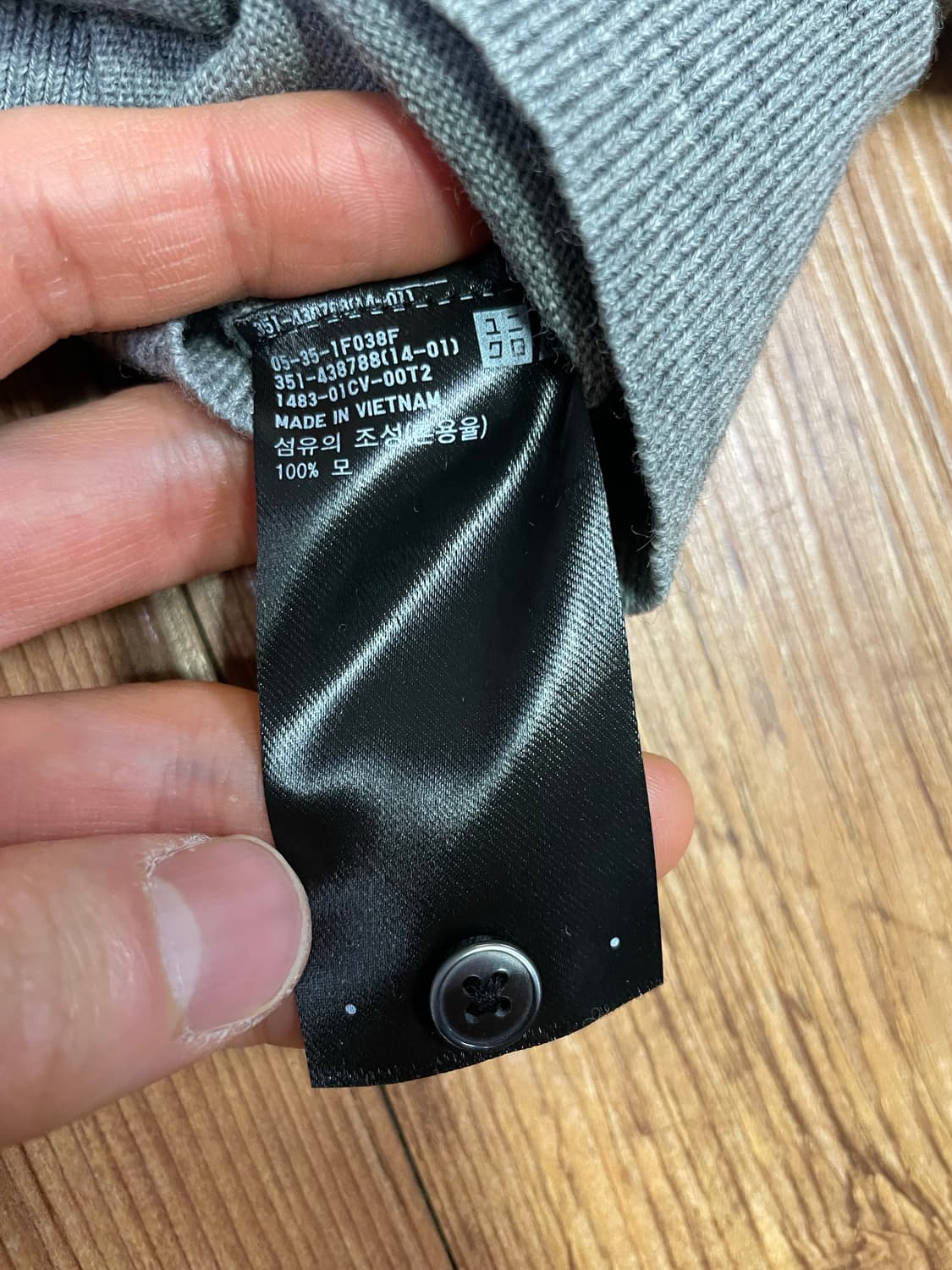 유니클로 3포켓 카라 니트 그레이 상품이미지4