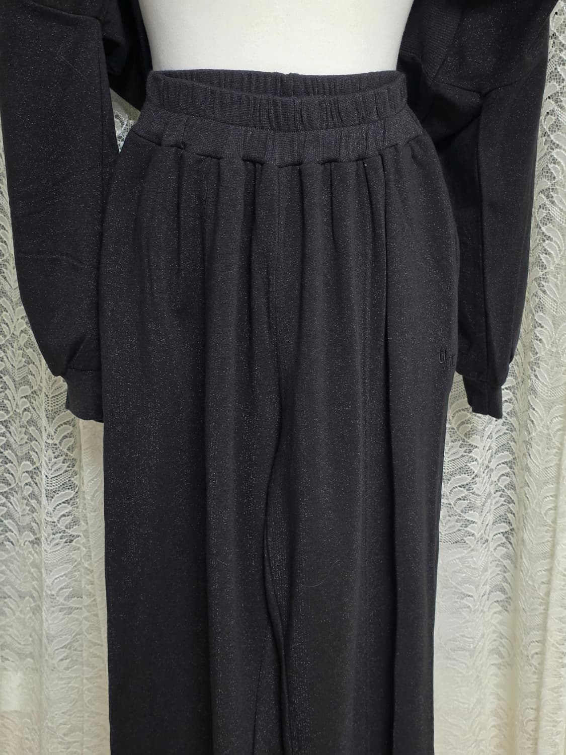 새상품) 쓰리타임즈(쓰탐) 글리터 크롭 맨투맨 & 조거 셋업 상품이미지3