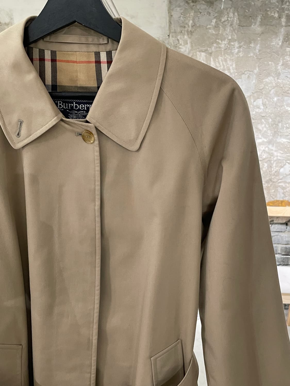 버버리 베이지 히든 버튼 벨티드 코튼 코트 상품이미지3