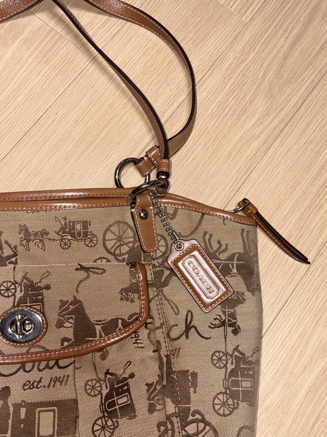 코치 coach 마차갤러리 사륜마차 숄더백 쇼퍼백 상품이미지2