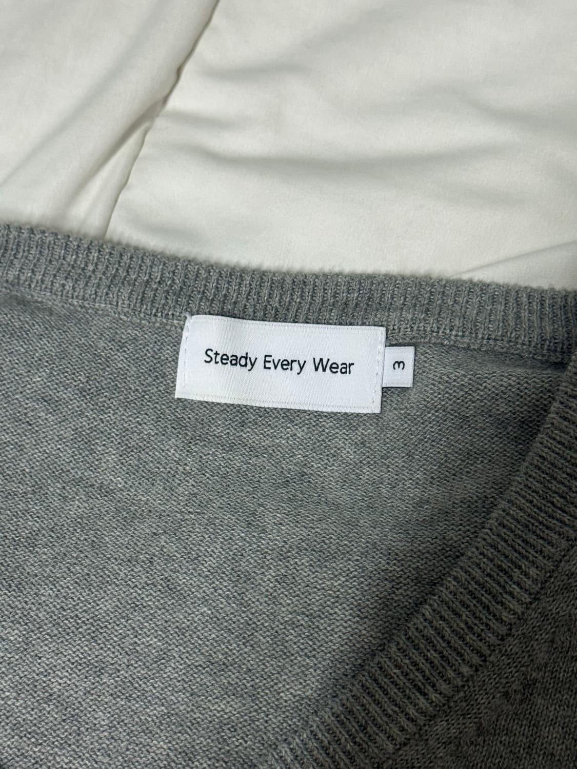 스테디에브리웨어 코튼 브이넥 니트 멜란지 그레이 [3] 상품이미지3