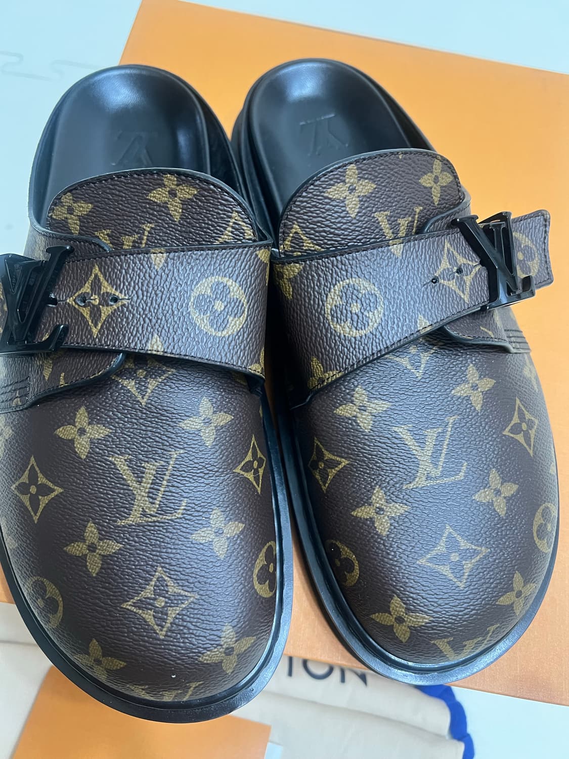 루이비통 이지뮬 UK 8 사이즈 판매 합니다 상품이미지2