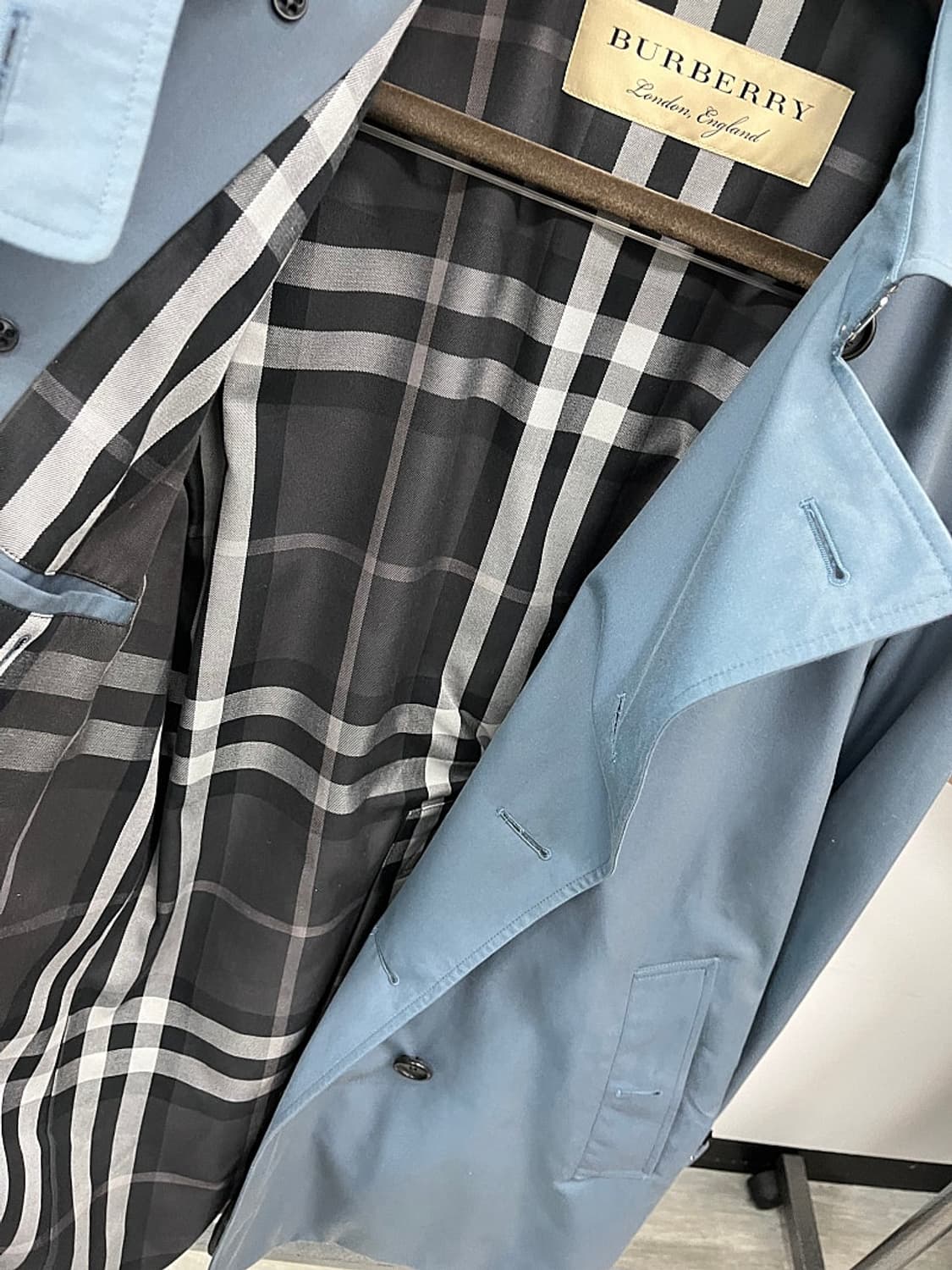 110) 버버리 파스텔블루 트렌치코트  상품이미지5