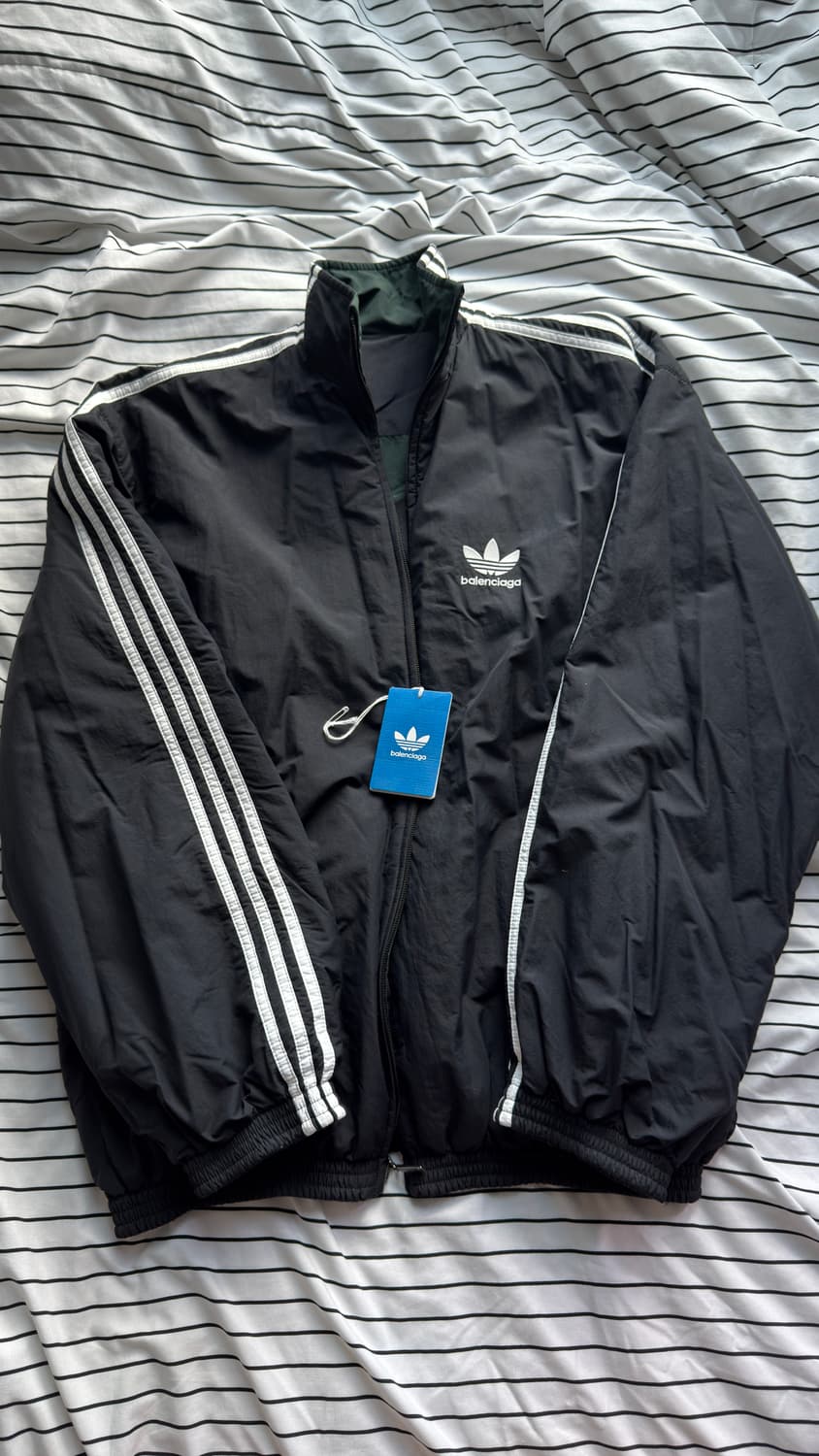 [1] 발렌시아가 x 아디다스 리버시블 트랙 자켓 상품이미지1