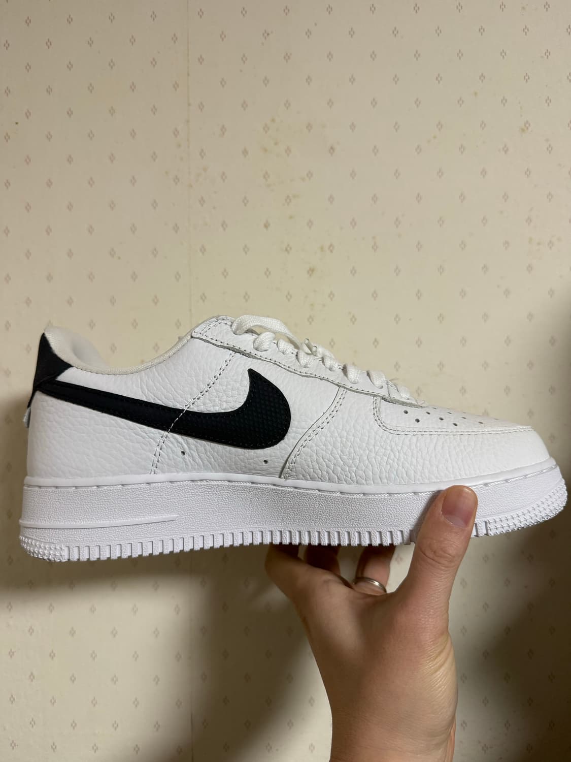 나이키 에어포스 1 '07 크래프트 화이트 & 옵시디언 255 상품이미지1