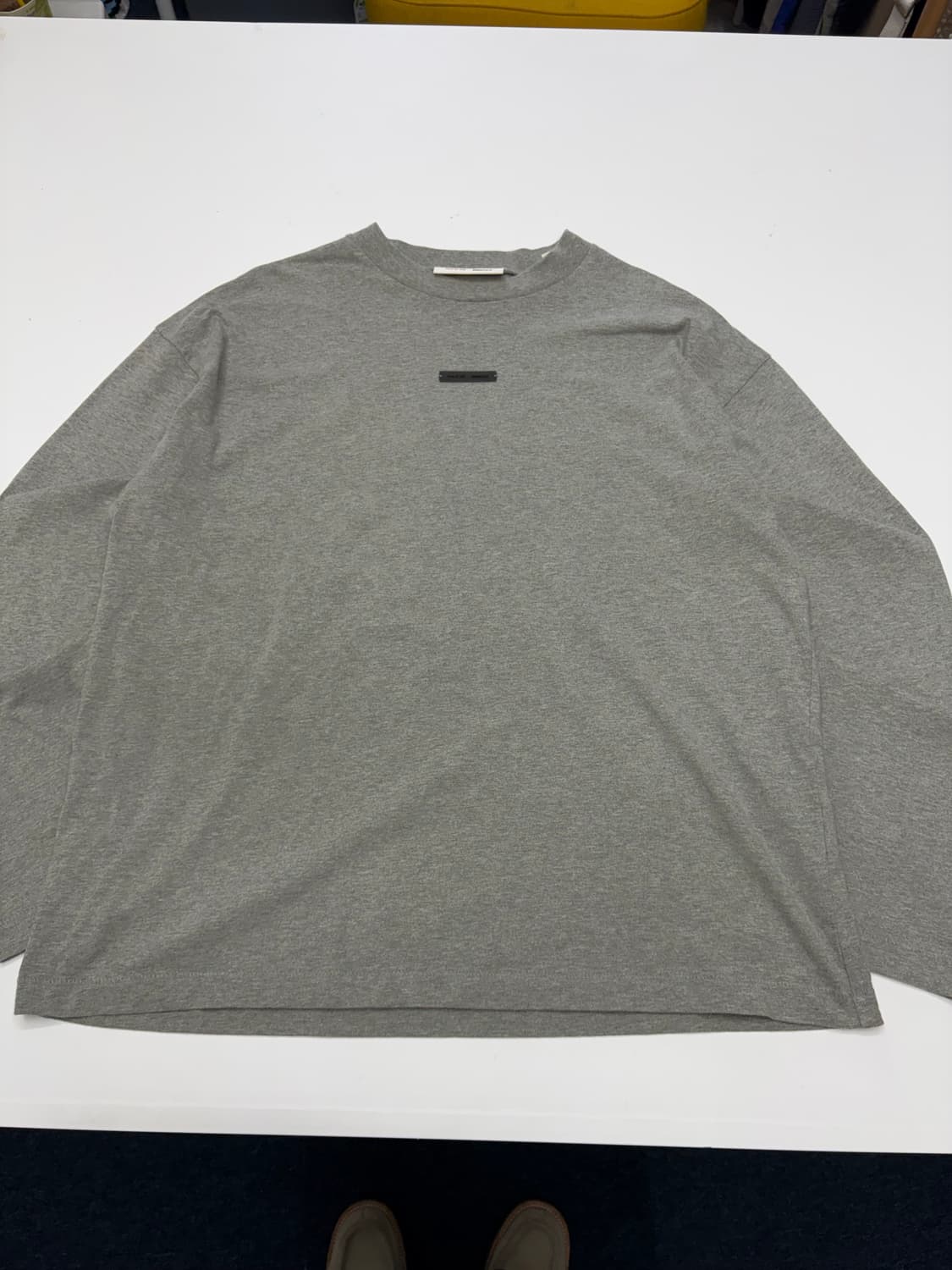 에센셜 오버핏 로고 롱슬리브 상품이미지1