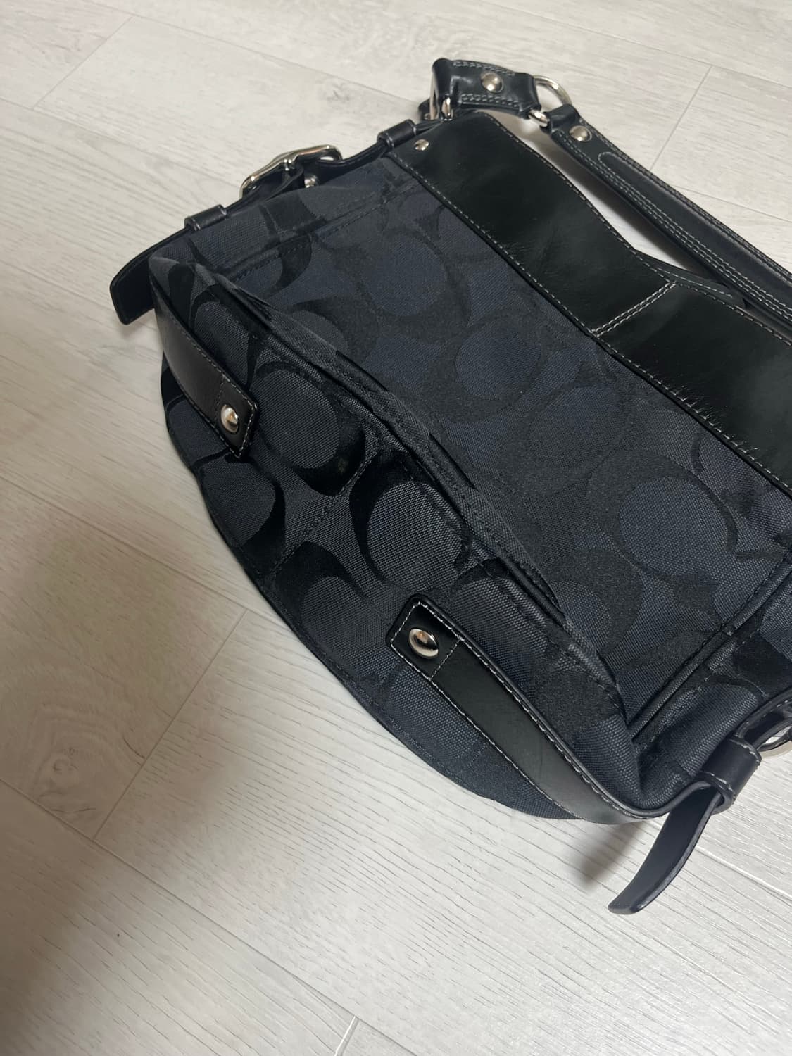 코치 버클 숄더백 상품이미지5