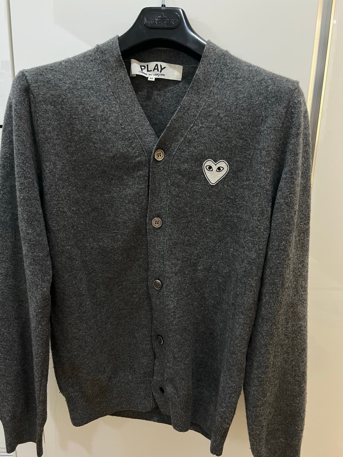 꼼데가르송 화이트와펜 차콜가디건 M 상품이미지1