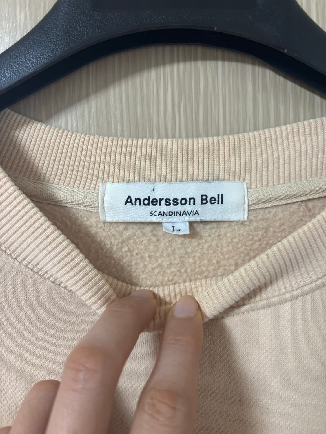 앤더슨벨 맨투맨 티셔츠 베이지 상품이미지4