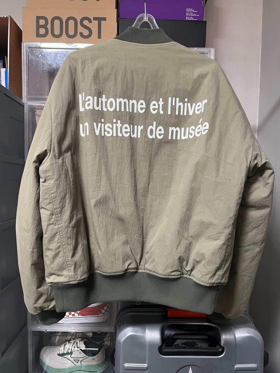 더뮤지엄비지터 스프레이 봄버 XL 상품이미지2