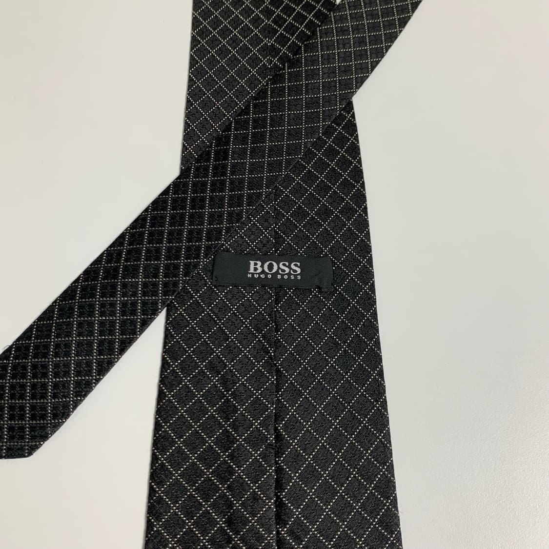 휴고보스(HUGO BOSS) 명품 블랙컬러 체크넥타이 100실크 A등급 상품이미지4