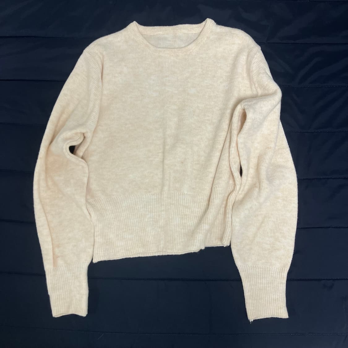 오트밀 라운드넥 니트 상품이미지3