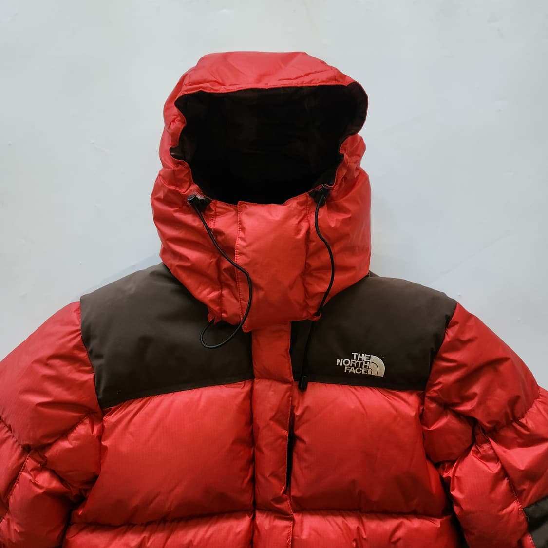 노스페이스 800 발토로 패딩 (브라운/레드) 상품이미지3