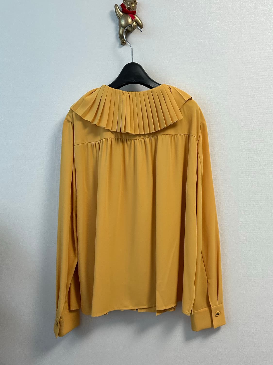 (새상품)럭키슈에뜨 플리츠 러플 카라 블라우스 - 36 Size 상품이미지4