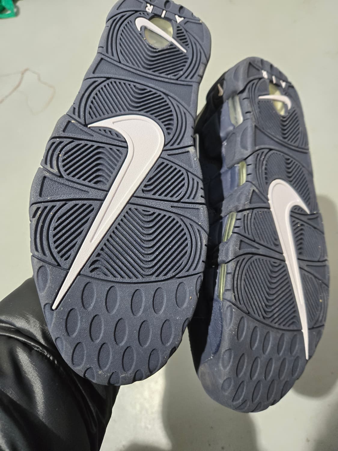 나이키 업템포 옵시디언  상품이미지4