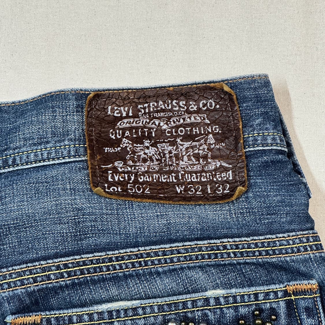 32inch) 리바이스 502 잼스톤 스터드 슬림핏 데님 청바지 상품이미지4