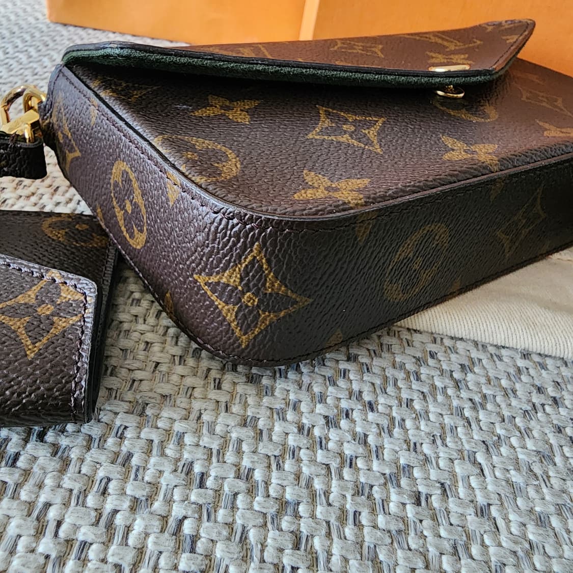 초민트급 루이비통 펠리시 스트랩 앤 고 모노그램 크로스백 카키 그린 상품이미지6