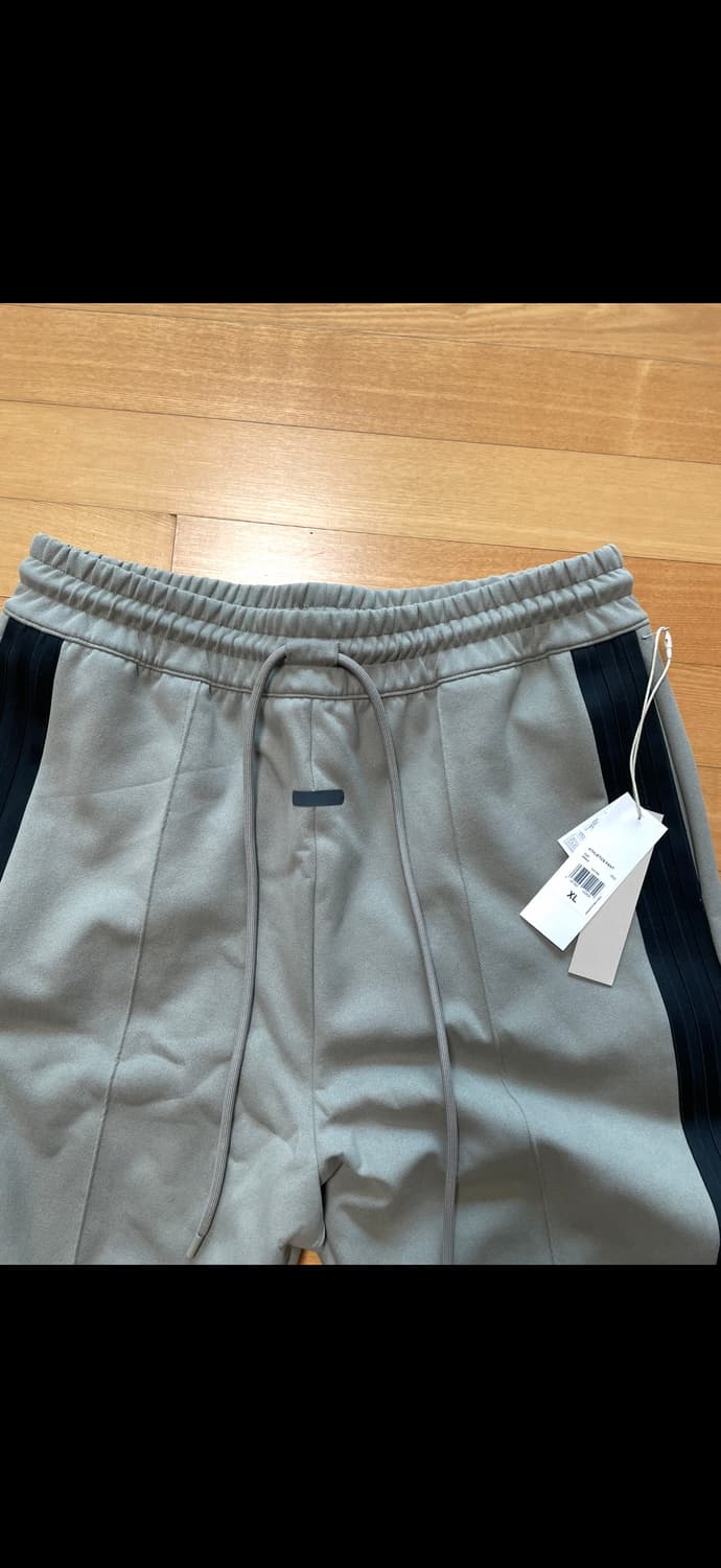 피어오브갓 아디다스 스웨이드 터치 와이드 트랙 팬츠 베이지 상품이미지4