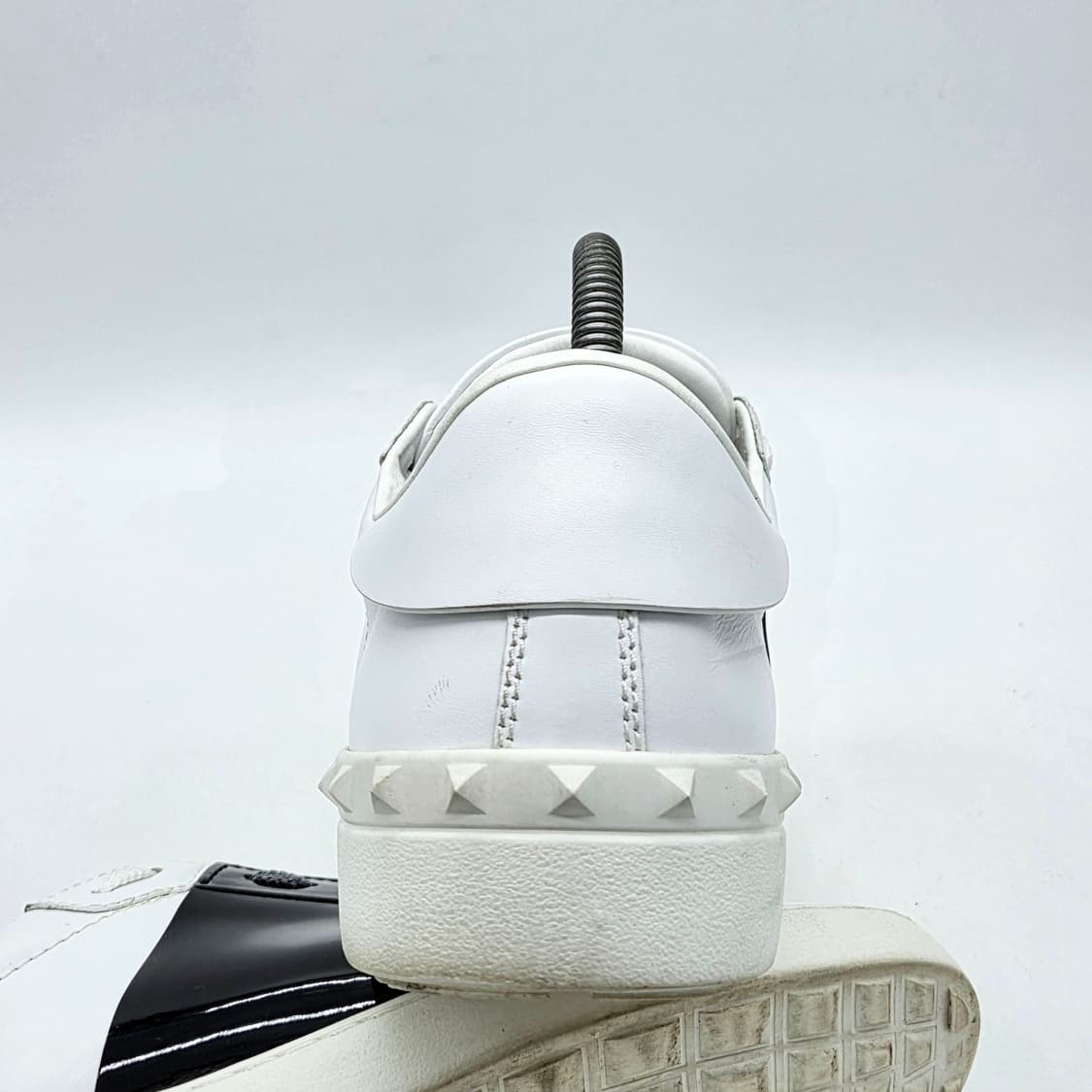  발렌티노 우먼스 히든 락스터드 스니커즈 흰/검 (41 1/2)   상품이미지2