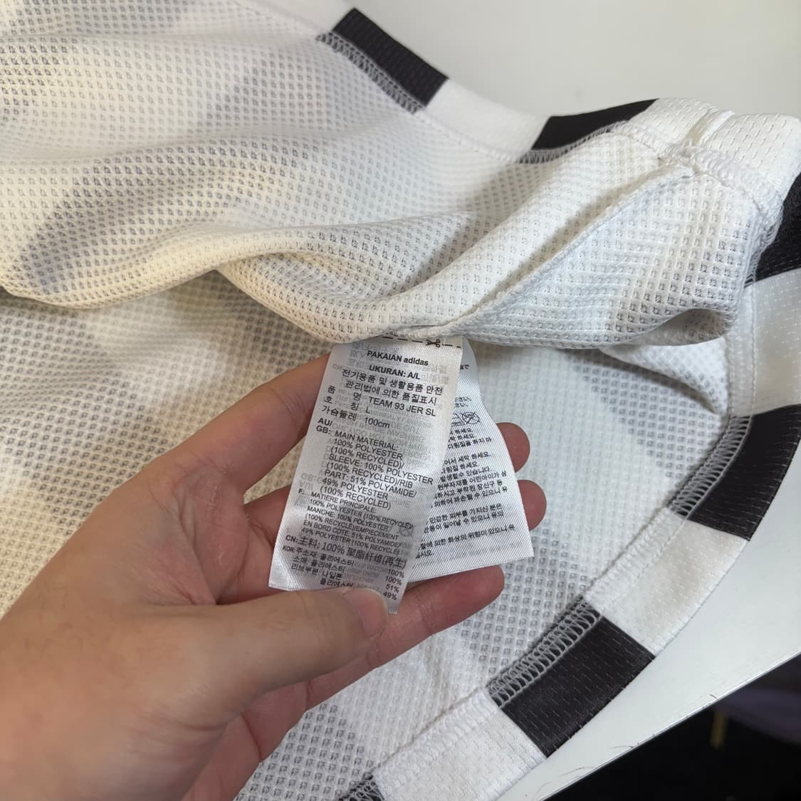 택달린새것 아디다스오리지날 검흰 팀93 브이넥져지 상품이미지5