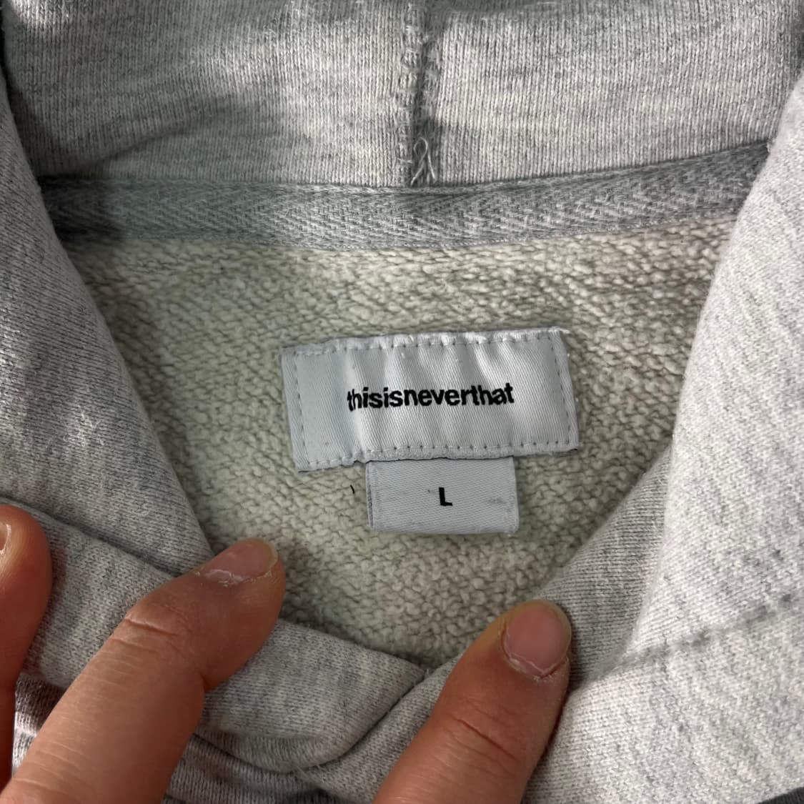 105 디스이즈네버댓 백로고 그레이 코튼 후드티 상품이미지4
