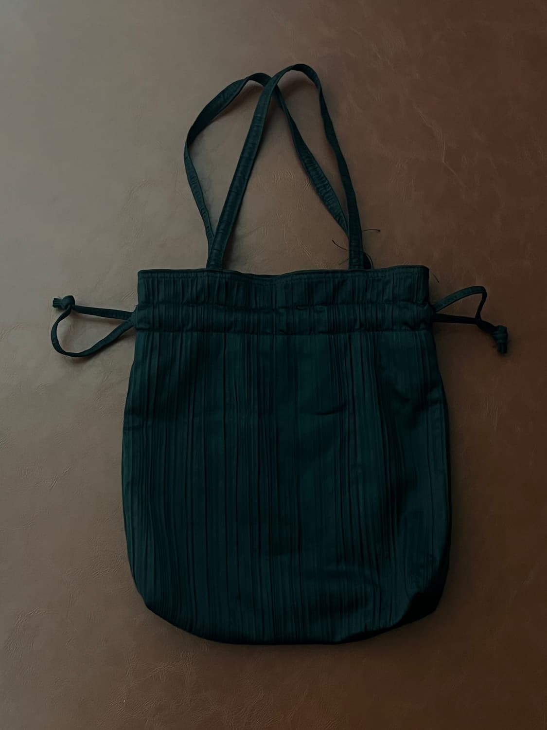 유노이아 플리츠 버킷 백 상품이미지2