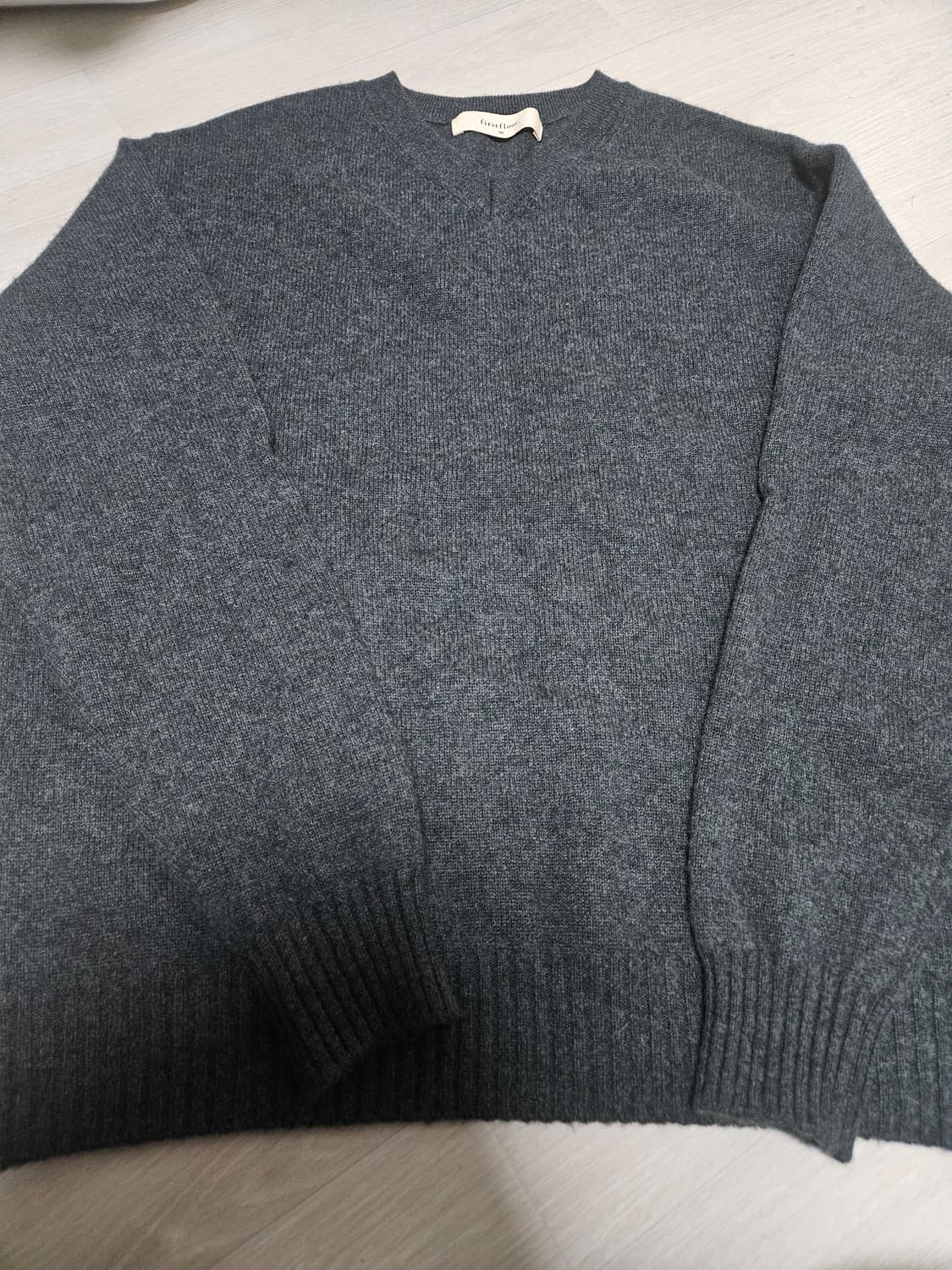 [50] 퍼스트플로어 캐시미어 브이넥 니트 에버그린 상품이미지1