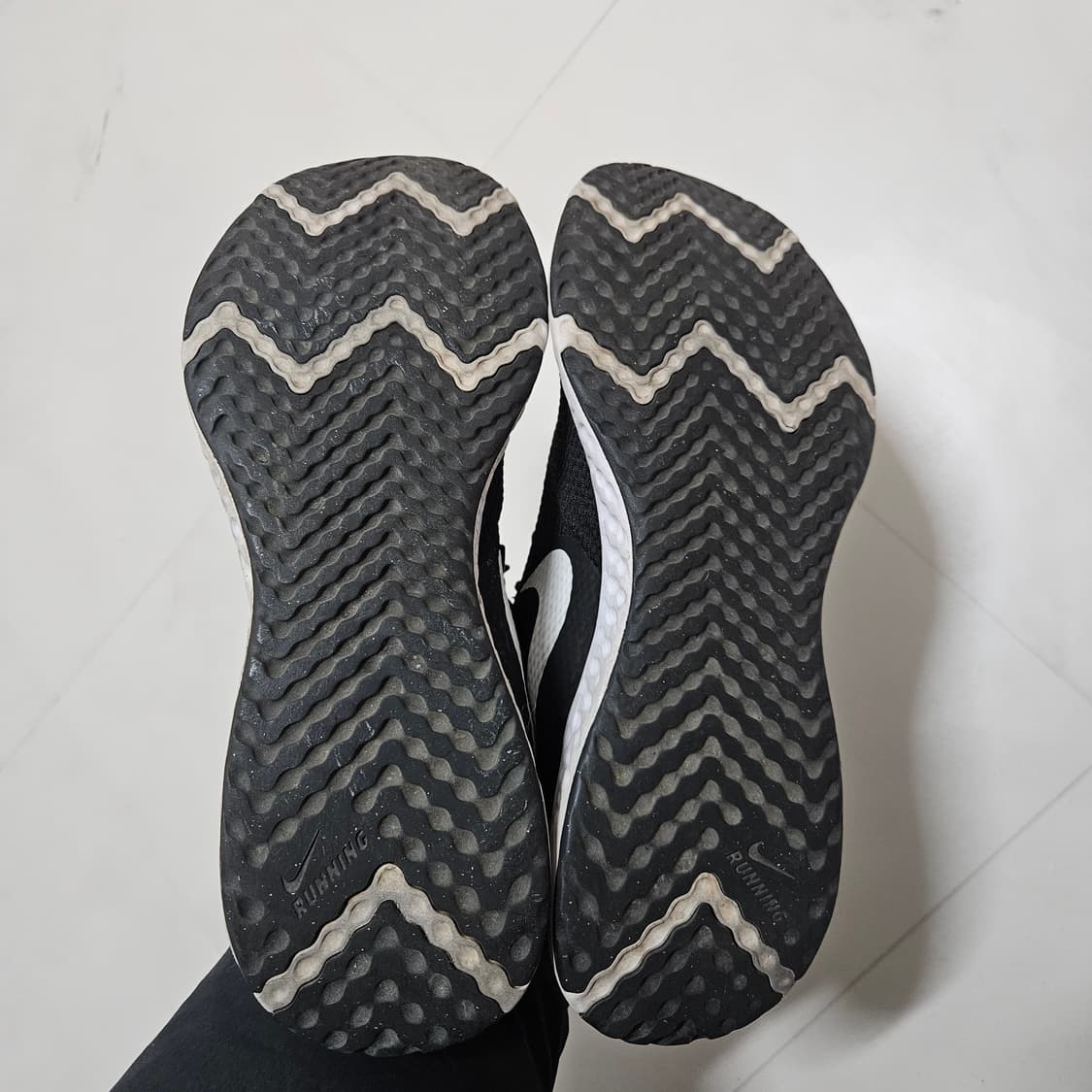 나이키 레볼루션 5 검흰 운동화 280 상품이미지6