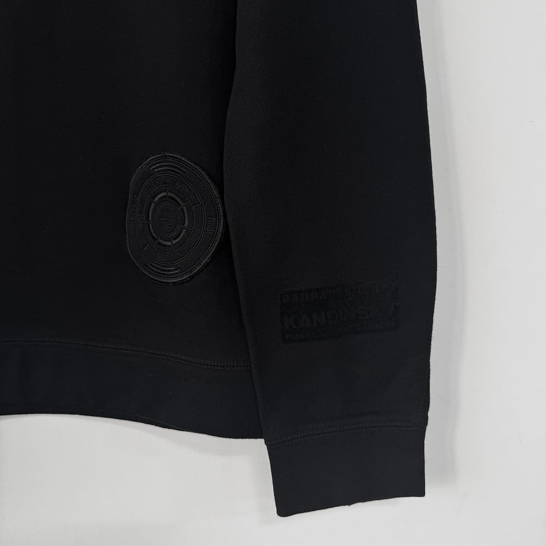 솔리드옴므 그래픽 포인트 맨투맨 100 상품이미지3