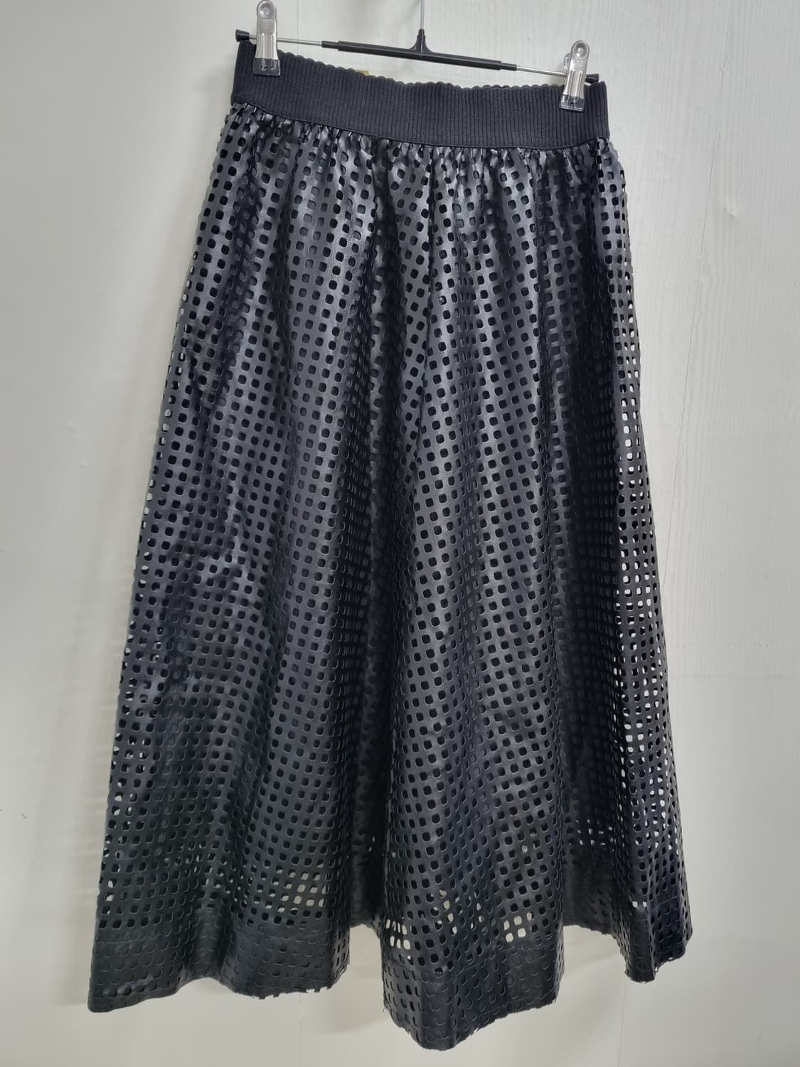 J by RaRa 새제품 블랙 펀칭 롱 스커트 55, 66사이즈 상품이미지5