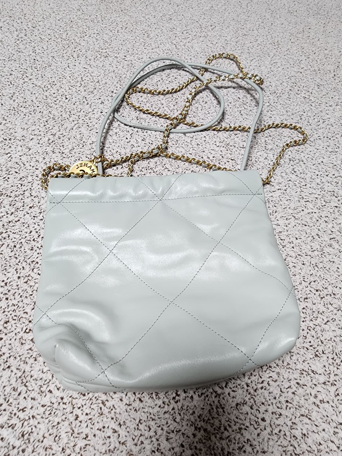 샤넬 22 미니백 베이비블루 상품이미지2