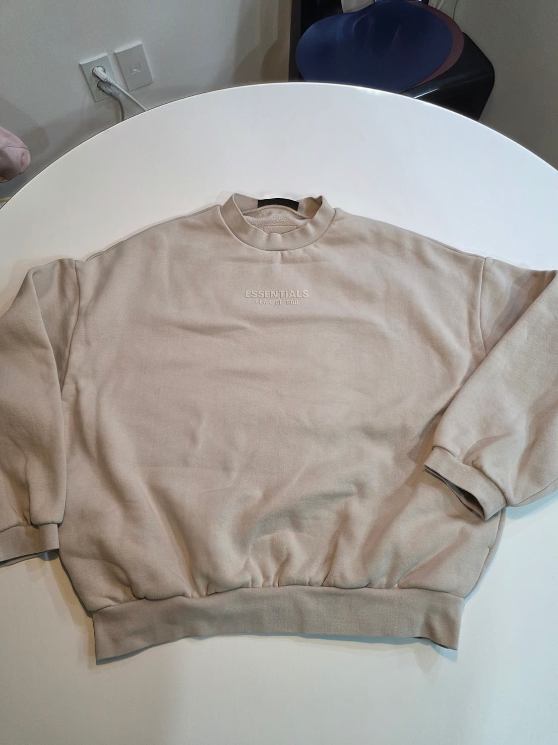 피오갓 에센셜  맨투맨  M사이즈 판매해요 상품이미지1