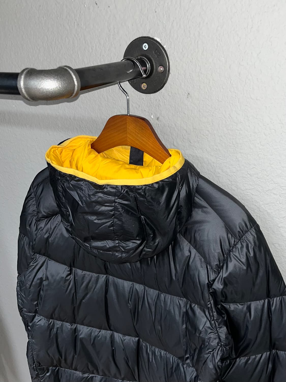 마운틴하드웨어 배색 패딩 상품이미지7