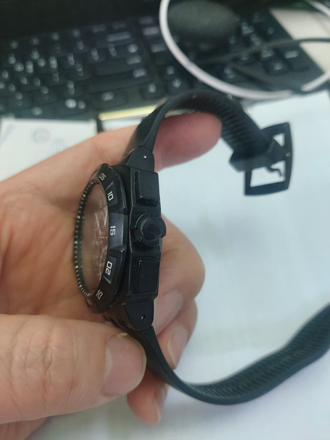 올블랙 색상의 스와치 남성  상품이미지2