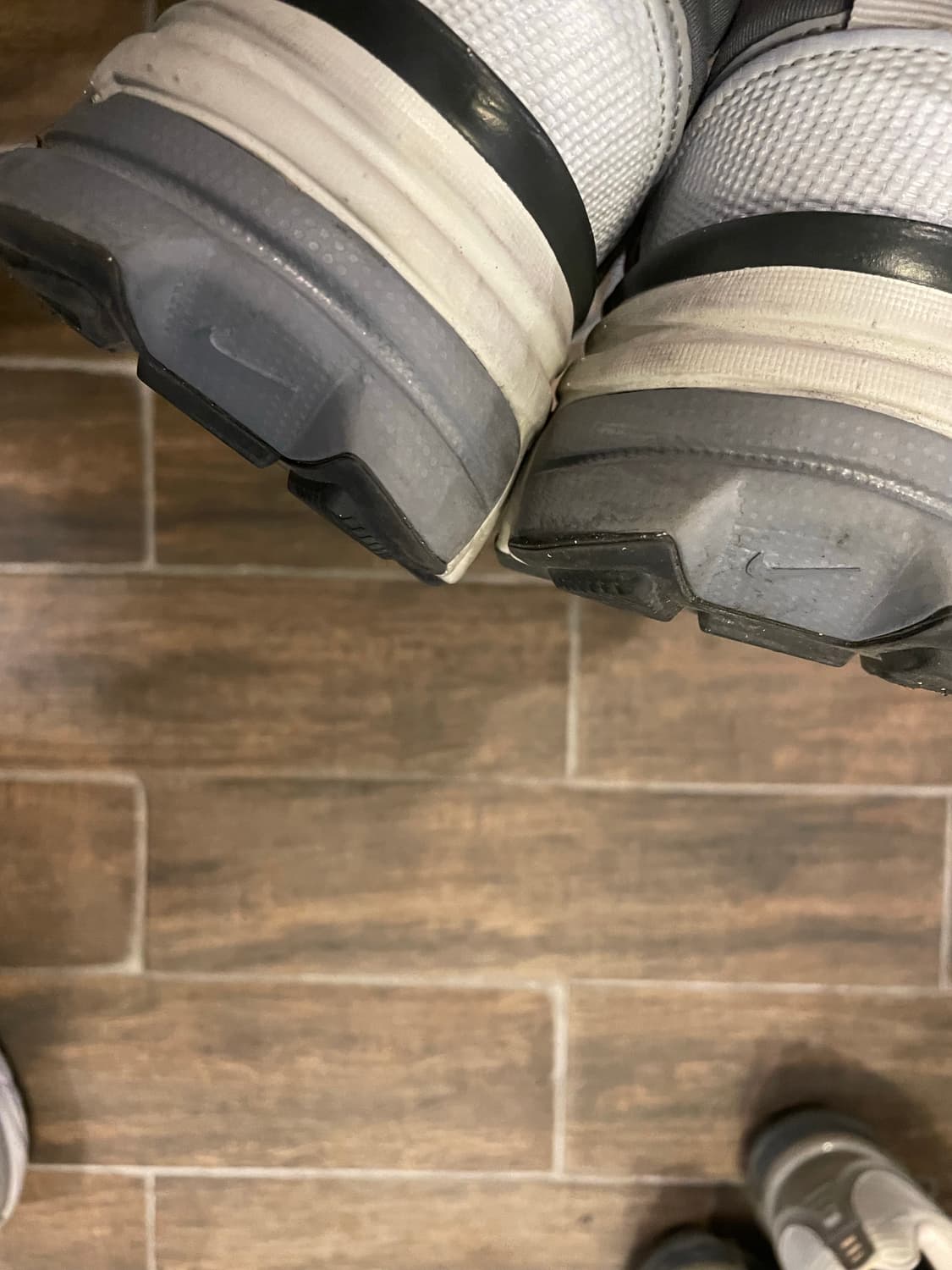 나이키 운동화 실버/회색 280 상품이미지3