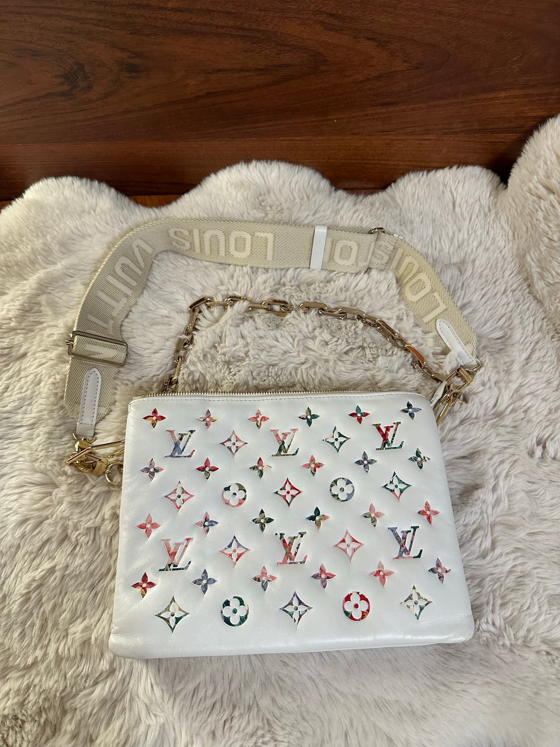 루이비통 모노그램 플라워 쿠상 PM M21209 상품이미지6