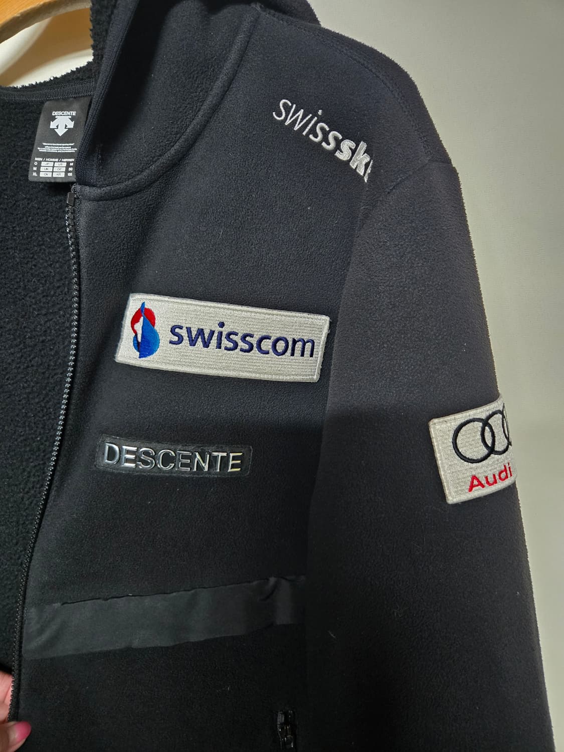 데상트 스위스 스키팀 후리스후드 집업 블랙 XL 상품이미지4