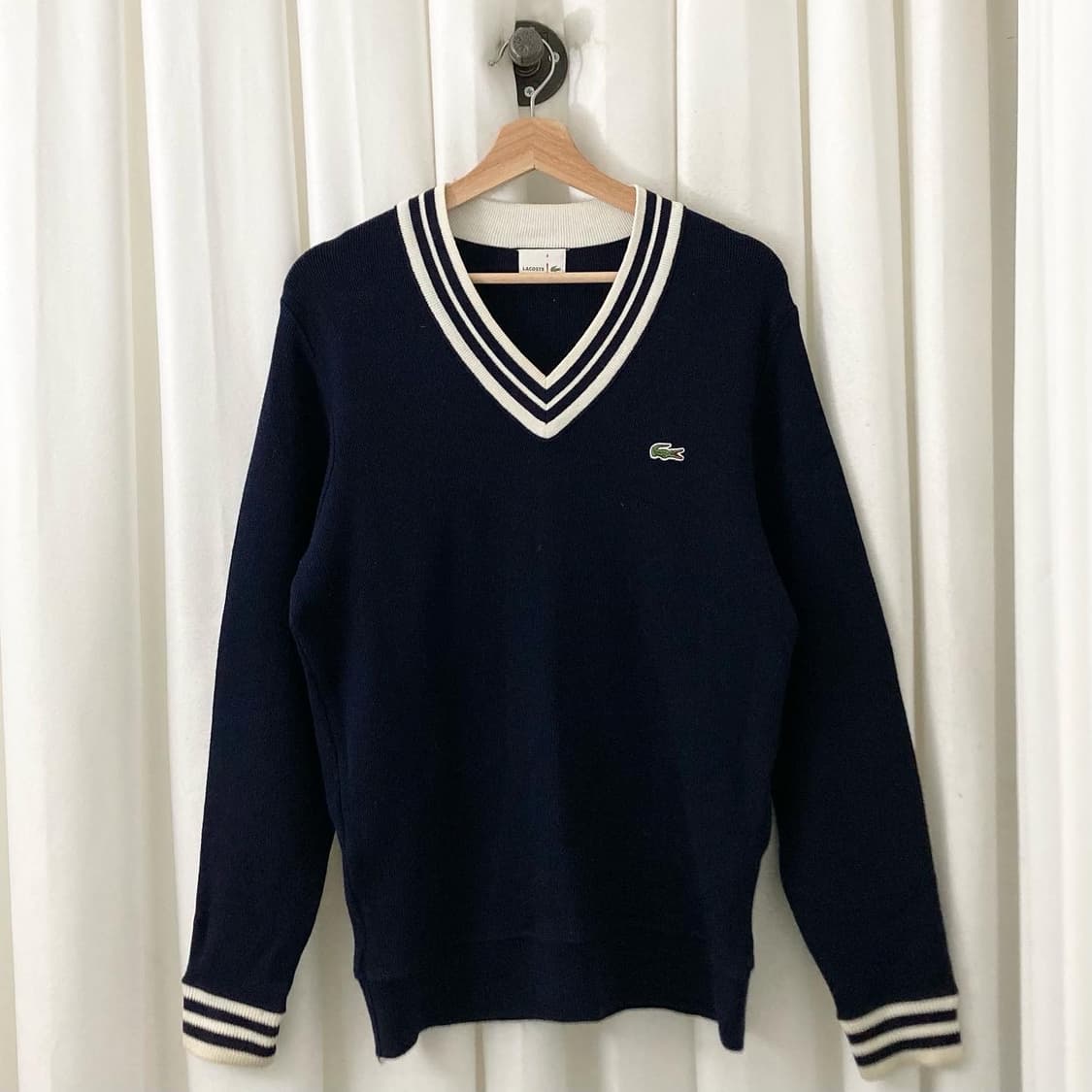 라코스테 네이비 화이트 라인포인트 브이넥 니트 상품이미지1