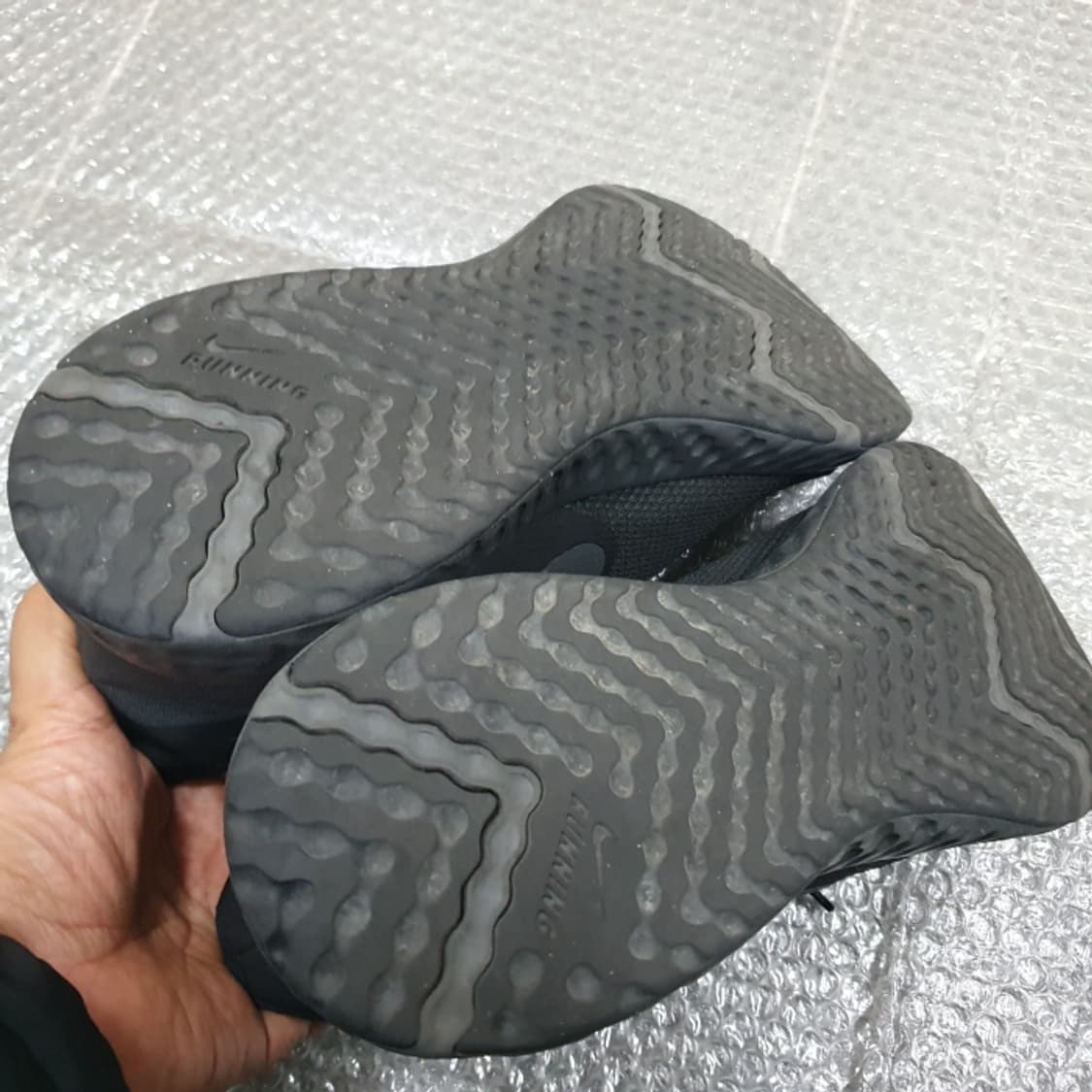 나이키 레볼루션5 트리플블랙 BQ3204-001(300) 상품이미지8