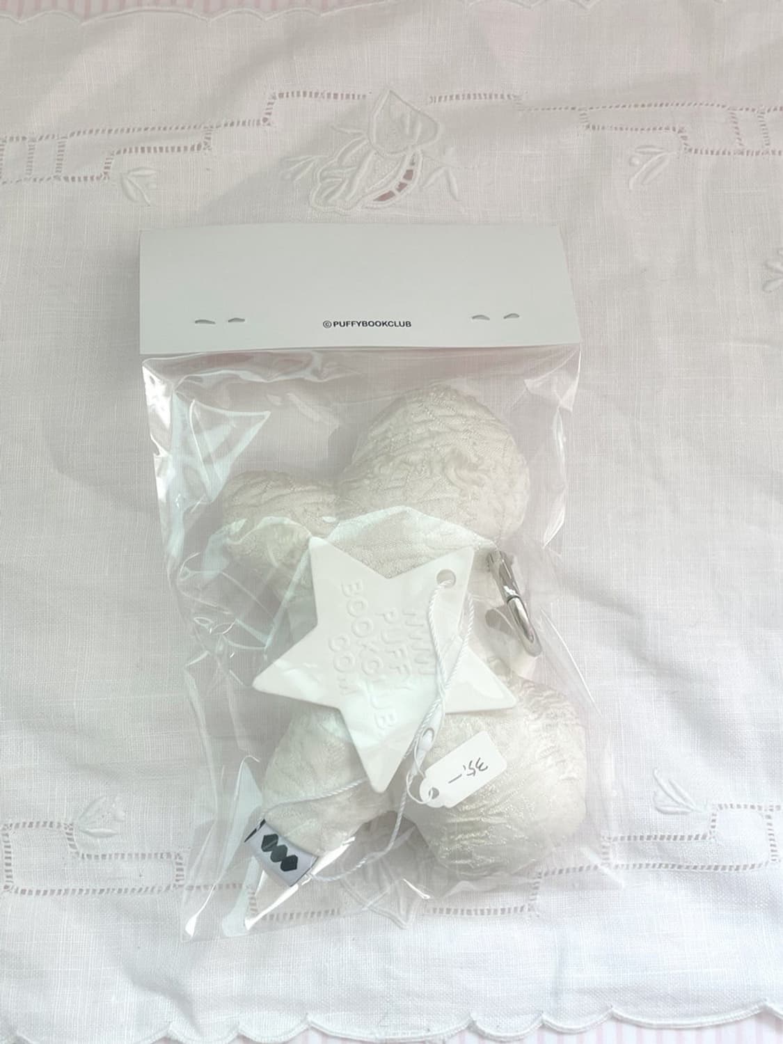 퍼피북클럽 팝업 한정 나비 키링 상품이미지2