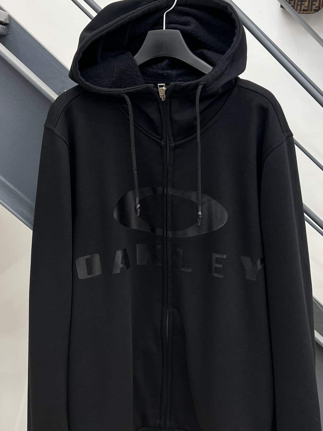 오클리 빅로고 블랙 후드 집업 상품이미지2