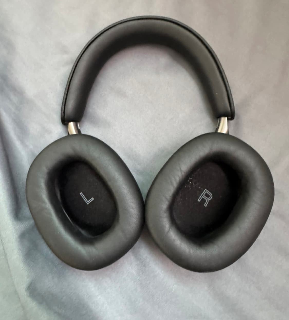 Bowers & Wilkins PX8 헤드폰 블랙 박스풀 상품이미지3