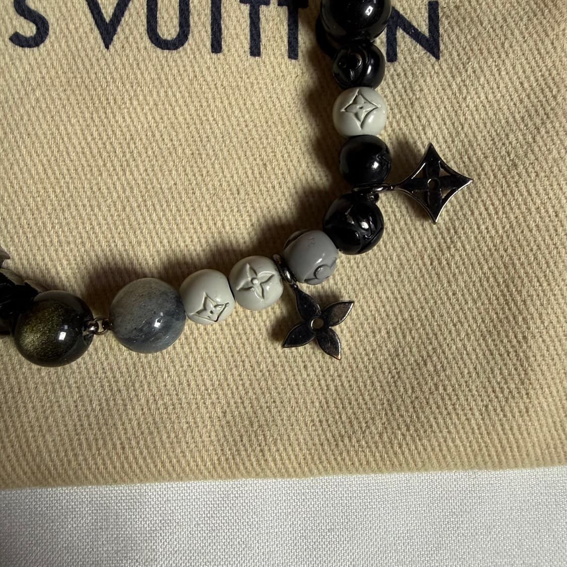 루이비통 LV 스톤 펄 모노그램 비즈 브레이슬릿 팔찌 상품이미지4
