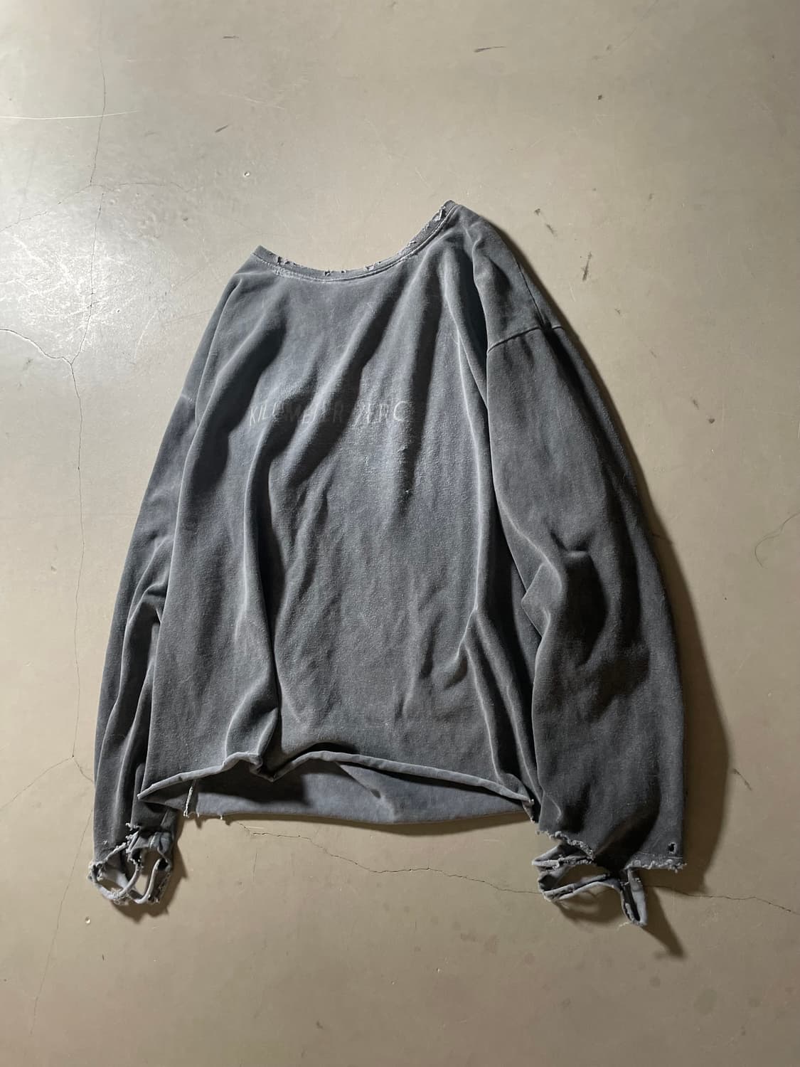 KZ Atelier Distressed Sweatshirt 상품이미지2