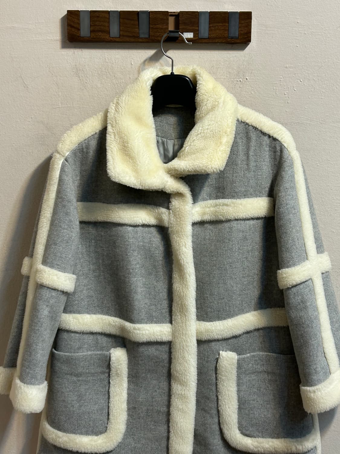 듀엘 그레이 무톤 트리밍 자켓 상품이미지2